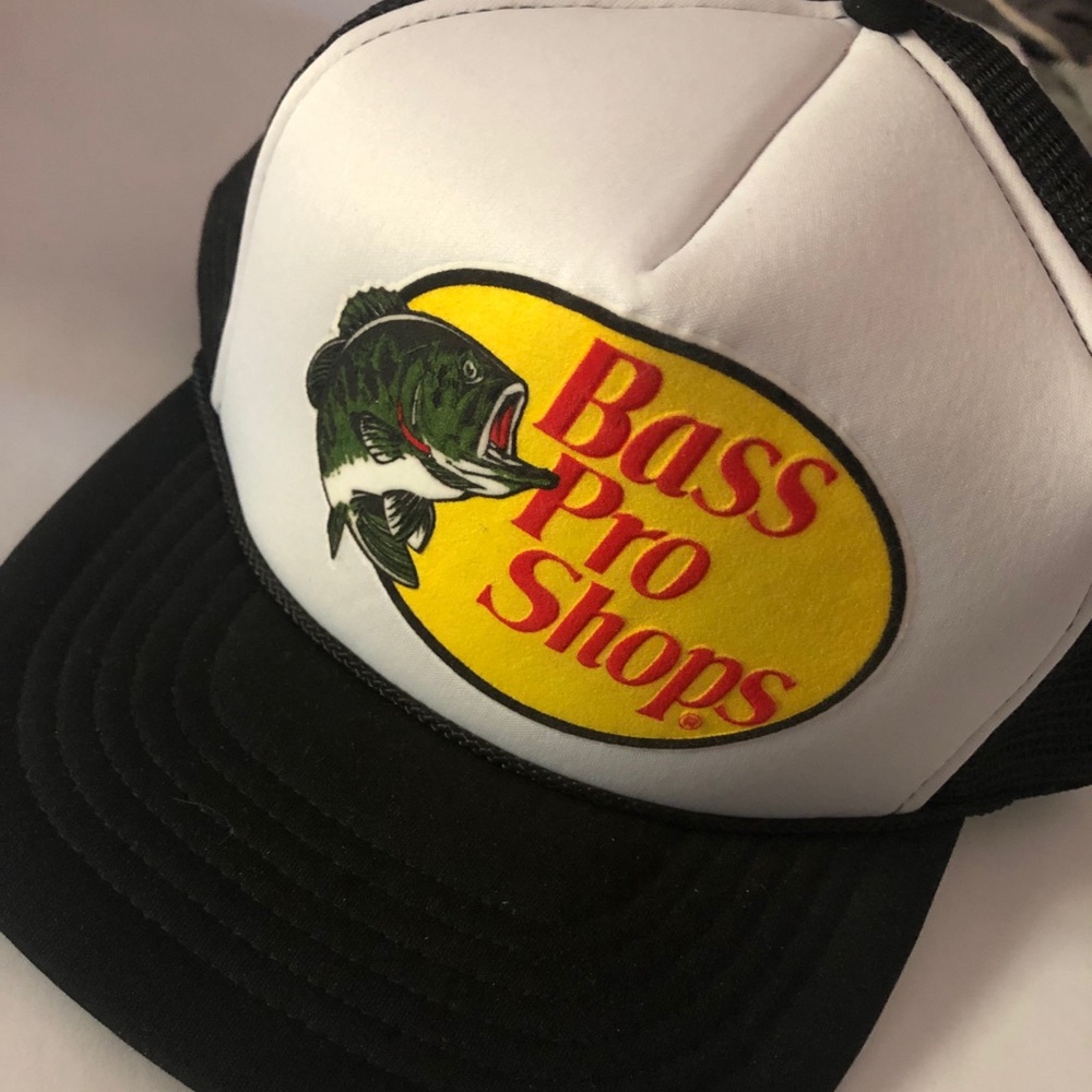 Bass Pro Shops SnapBack Hat *White&Black*
